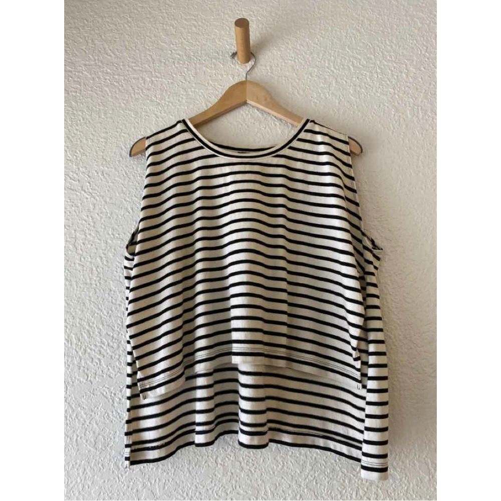 We The Free Top Black & White Size S